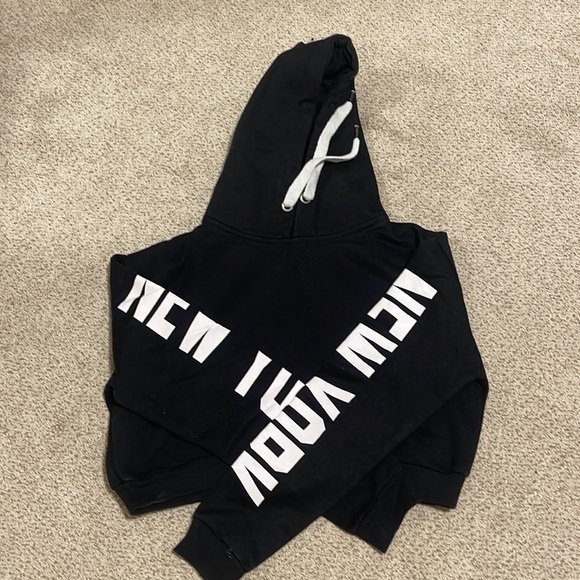 Cropped black hoodie New York - Picture 2 of 3